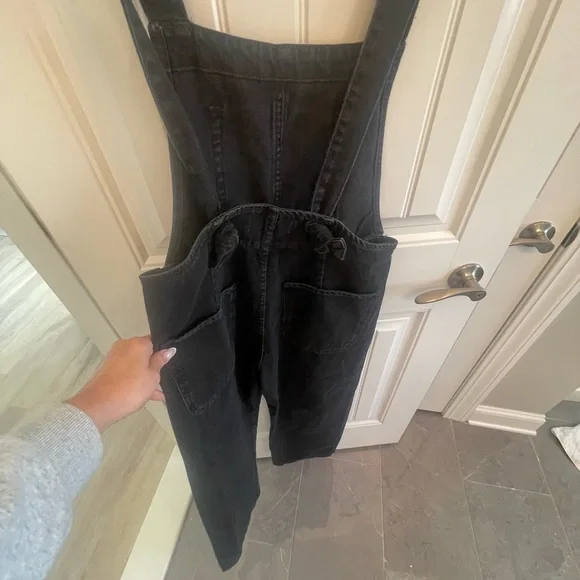 FREE PEOPLE BLACK DENIM OVERALLS W TIE DETAILS AND POCKETS! S - Picture 4 of 7